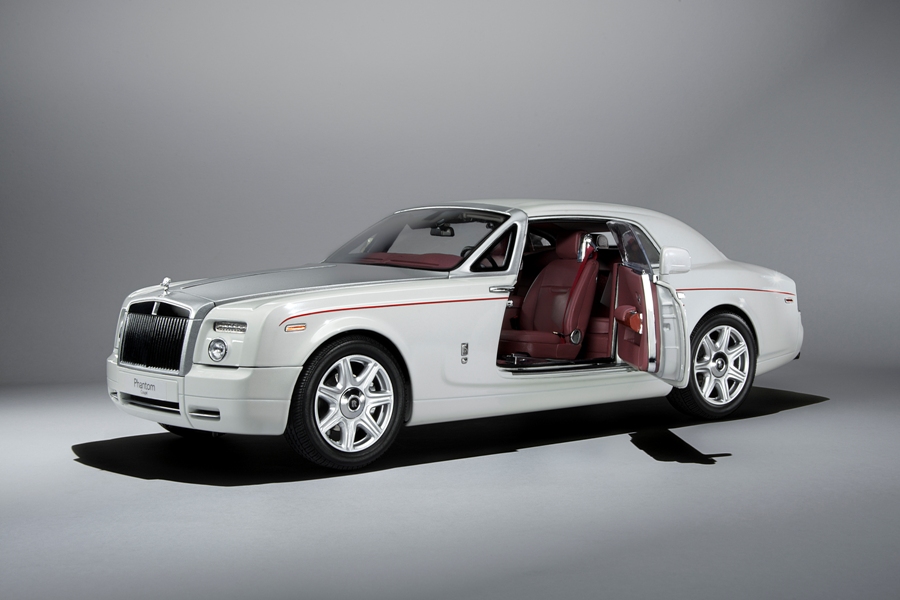 1/18 Kyosho Rolls-Royce Phantom Coupe English White 08861EW