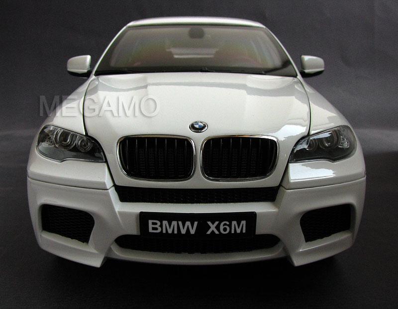 1/18 Kyosho BMW e71 X6M X6 M White