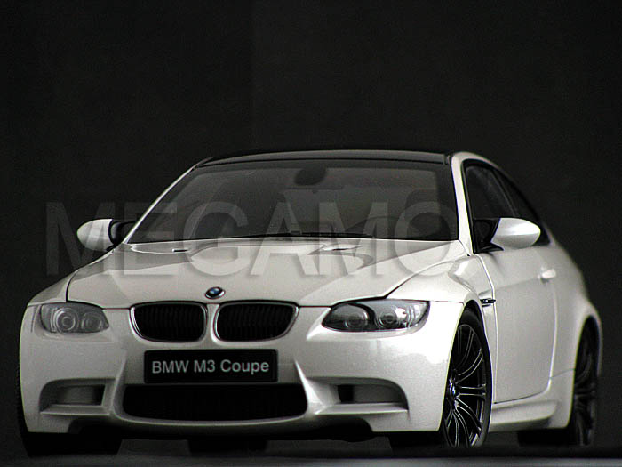 1/18 Kyosho BMW e92 M3 Coupe White Black Rim