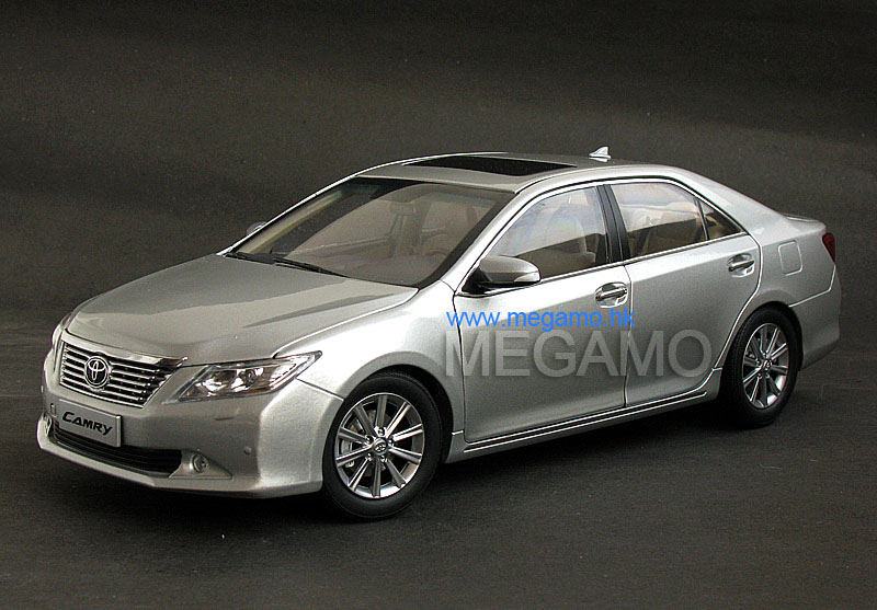 1/18 Toyota Camry 2011 Silver Dealer Ed 7th Generation