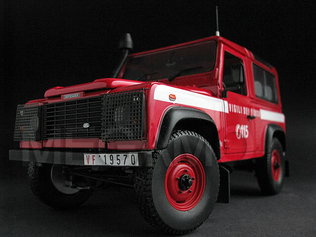 1/18 UH Land Rover Defender 90 Station Wagon Italy FD