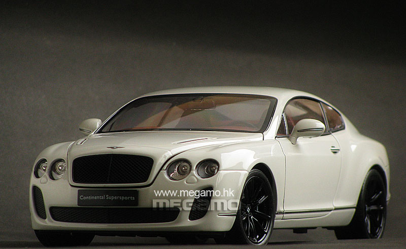 1/18 Bentley Continental Supersports White w/ Black wheel Welly