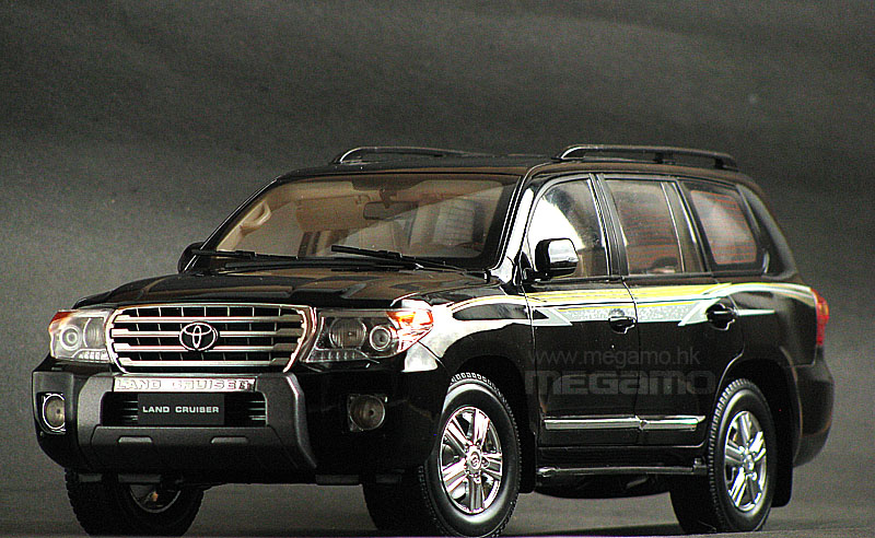 1/18 Toyota Land Cruiser LC200 2012 2013 Black